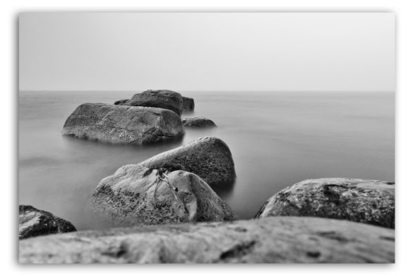 Ostsee Bilder Grömitz Lübecker Bucht Steine im Wasser auf Leinwand