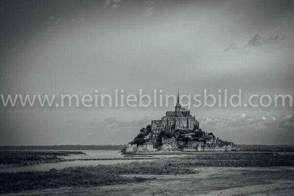 Mont Saint Michel (schwarz-weiß) auf Leinwand, Alu Dibond, Acryl