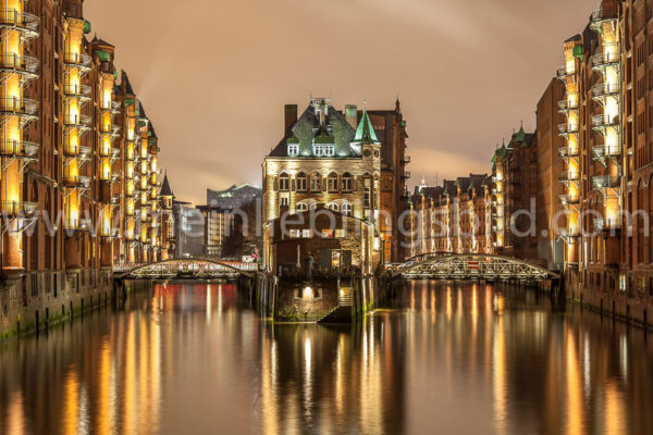 Speicherstadt Hamburg Wasserschloss Hamburg Acryl, Alu Dibond, Leinwand, Poster